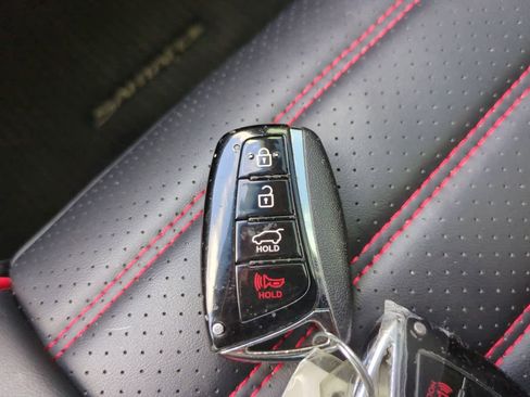 Used 2013 Hyundai Santa Fe Sport w/ Technology Pkg FWD image 29