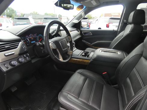 Used 2017 GMC Yukon XL Denali w/ Open Road Package AWD/4WD image 12