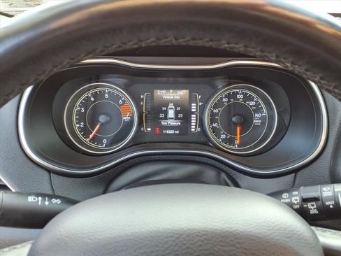 Used 2020 Jeep Cherokee Latitude Plus image 17