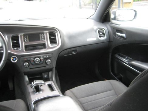Used 2013 Dodge Charger SE w/ Connectivity Group image 17