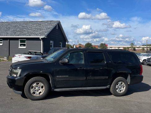Used 2010 Chevrolet Suburban LT image 10