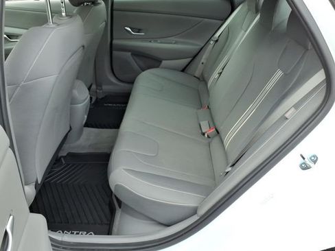 Used 2025 Hyundai Elantra Hybrid FWD image 12