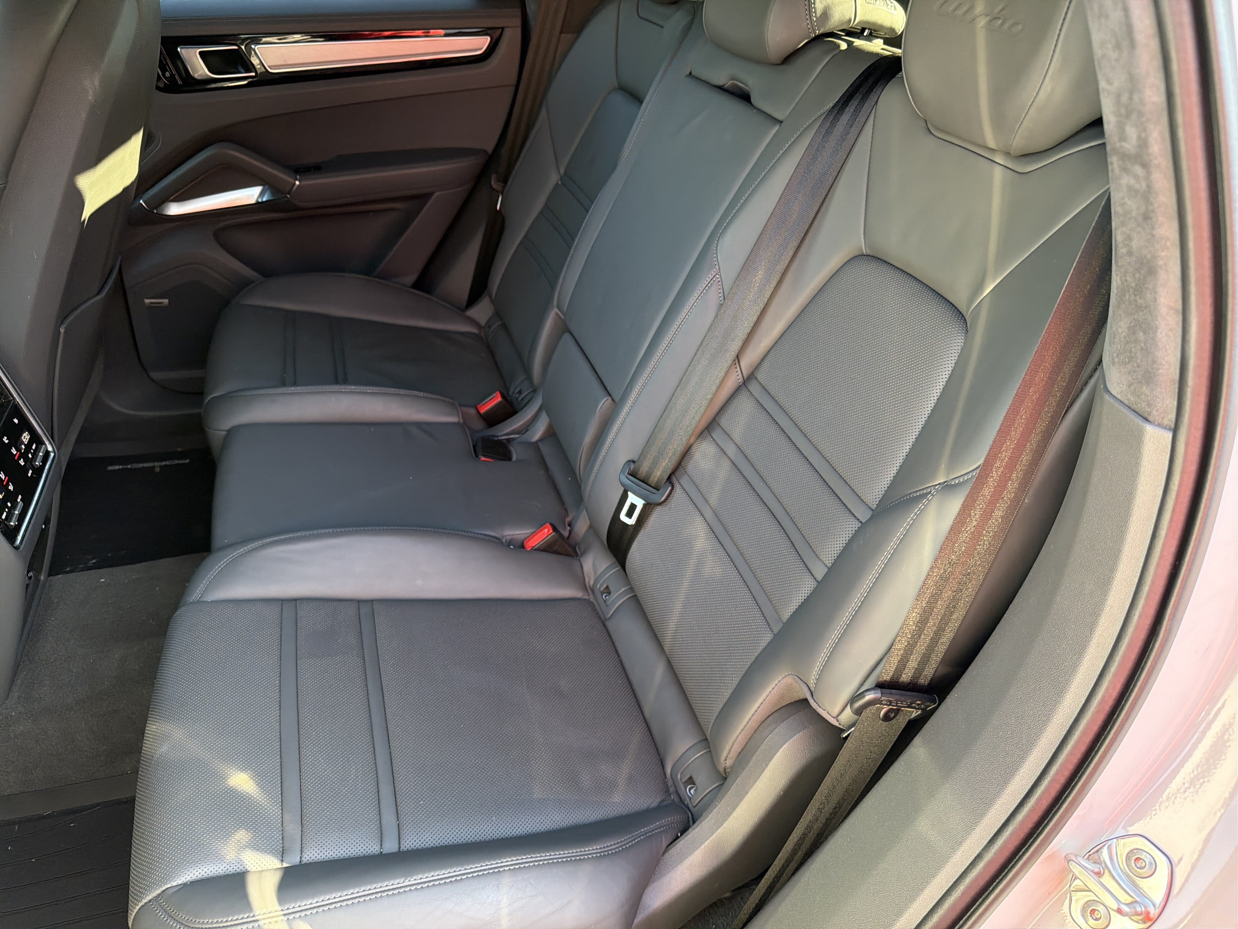 Used 2020 Porsche Cayenne Turbo AWD/4WD image 16