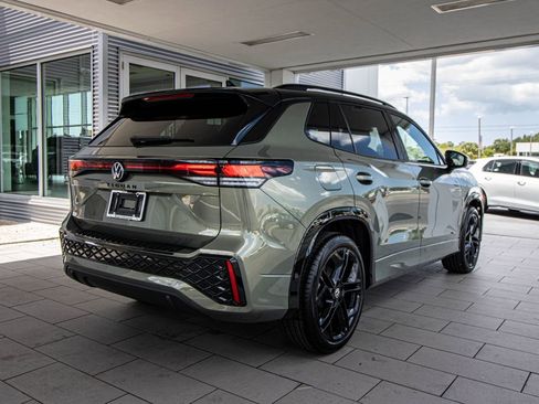 New 2026 Volkswagen Tiguan SE R-Line FWD image 2