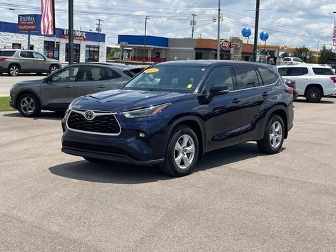 Used 2022 Toyota Highlander LE AWD/4WD image 10