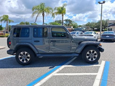 Used 2019 Jeep Wrangler Unlimited Sahara AWD/4WD image 4
