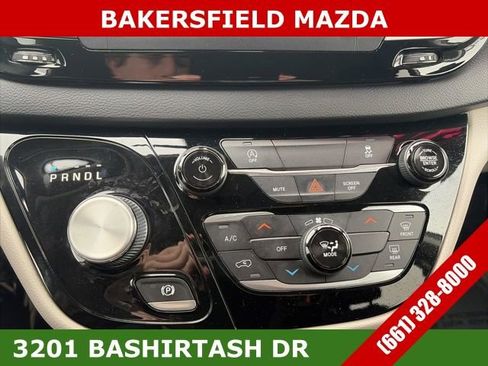 Used 2022 Chrysler Voyager LX image 27