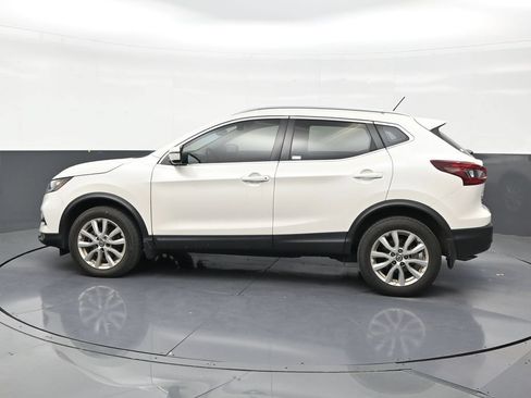Used 2022 Nissan Rogue Sport SV FWD image 2
