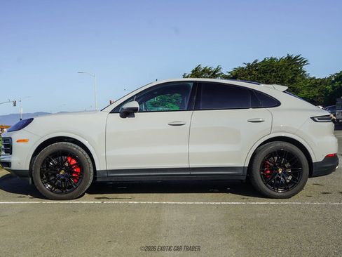 Used 2024 Porsche Cayenne S image 3
