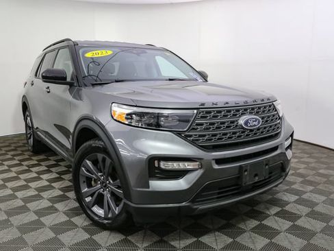Used 2023 Ford Explorer XLT w/ Equipment Group 202A AWD/4WD image 3