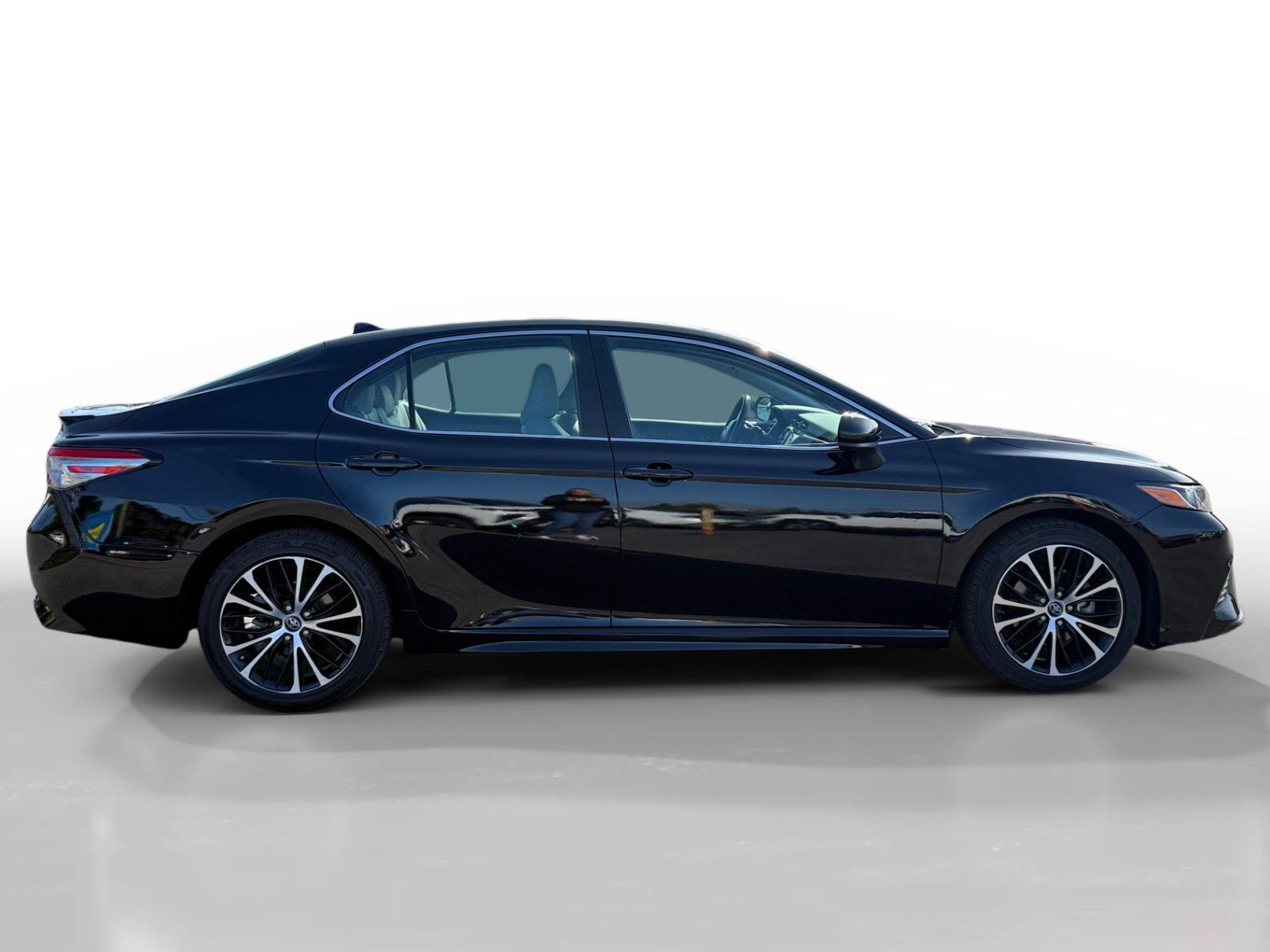 Used 2019 Toyota Camry SE w/ Carpet Mat Package FWD image 6