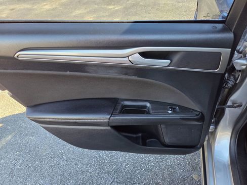 Used 2020 Ford Fusion SE image 20