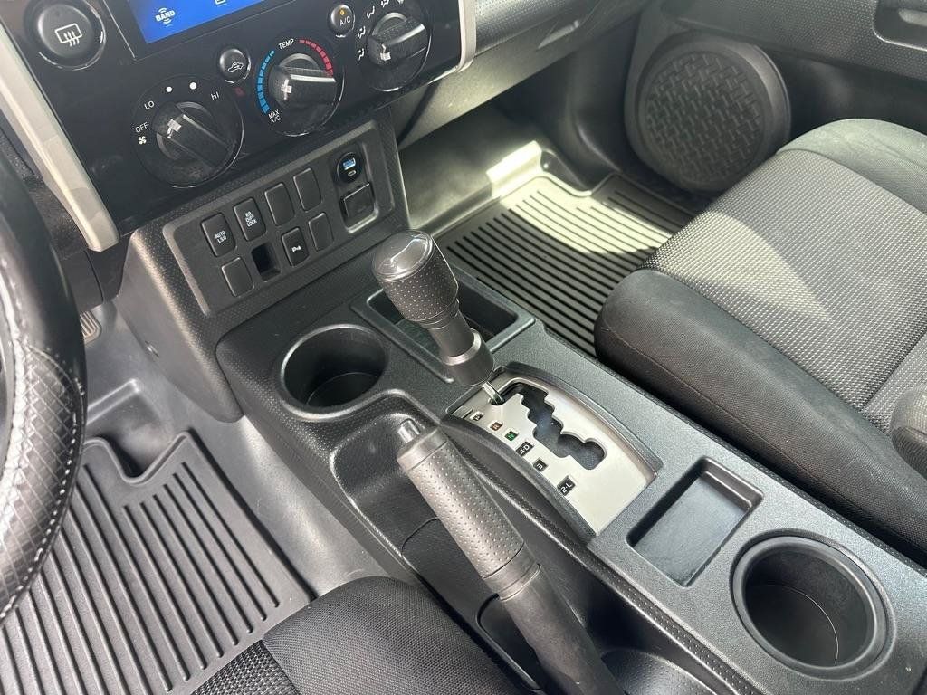 Used 2007 Toyota FJ Cruiser 2WD w/ Convenience Pkg image 18