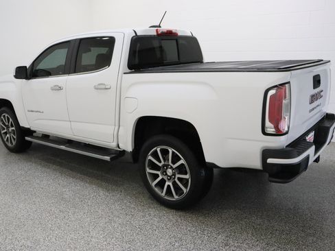 Used 2022 GMC Canyon Denali RWD image 9