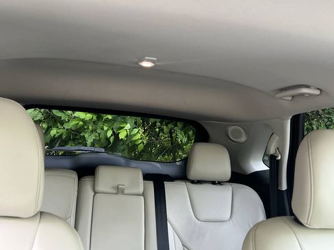 Used 2018 Ford Edge Titanium w/ Ford Safe & Smart Package FWD image 27