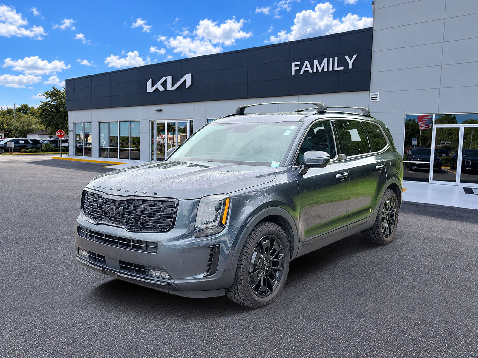 Certified 2022 Kia Telluride SX w/ SX Prestige Package AWD/4WD image 3