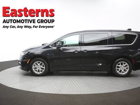 Used 2023 Chrysler Pacifica Touring-L FWD image 60