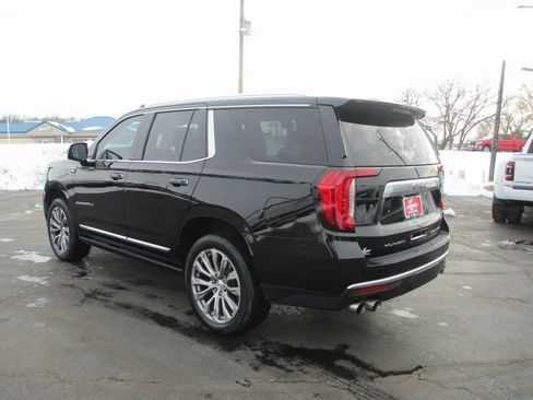Used 2021 GMC Yukon Denali w/ Denali Premium Package image 9