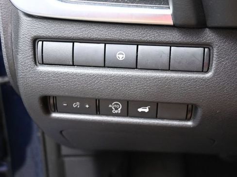 Used 2024 Nissan Rogue SV FWD image 32