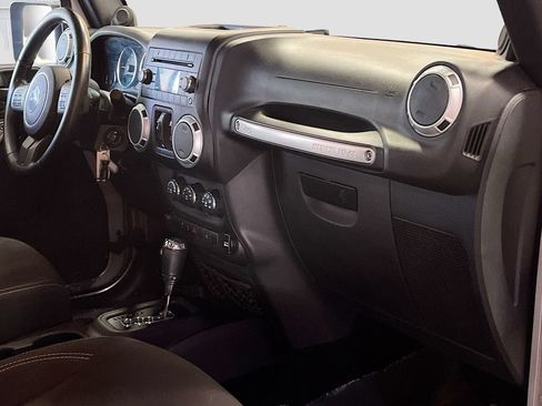 Used 2014 Jeep Wrangler Unlimited Sahara w/ Connectivity Group AWD/4WD image 24