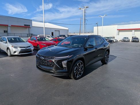 Used 2025 Chevrolet Trax RS w/ Driver Confidence Package image 5