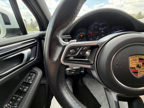 Used 2021 Porsche Macan w/ Premium Package AWD/4WD image 17