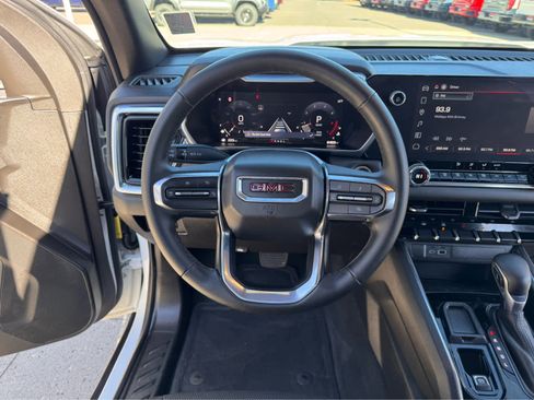 Used 2025 GMC Canyon Elevation w/ Convenience Package image 15