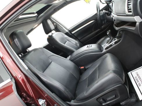Used 2017 Toyota Highlander XLE image 27