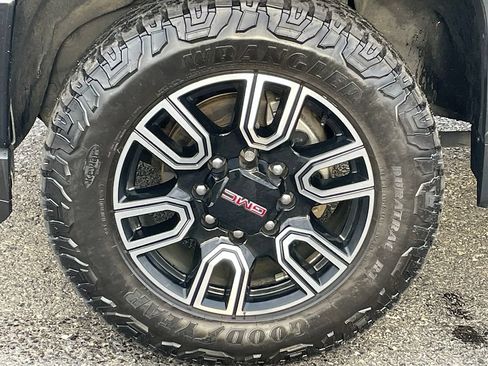 Used 2023 GMC Sierra 2500 AT4 w/ AT4 Premium Plus Package AWD/4WD image 14