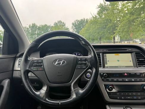 Used 2015 Hyundai Sonata Sport w/ Option Group 04 FWD image 9