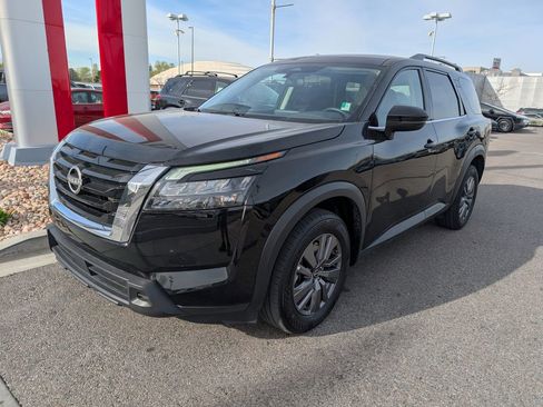 Used 2025 Nissan Pathfinder SV AWD/4WD image 2