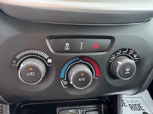 Used 2016 Jeep Cherokee Sport image 43