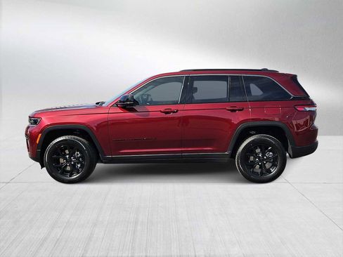 New 2026 Jeep Grand Cherokee Altitude image 5