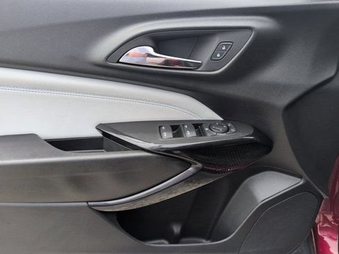Used 2025 Chevrolet Trax LT w/ LT Convenience Package FWD image 11