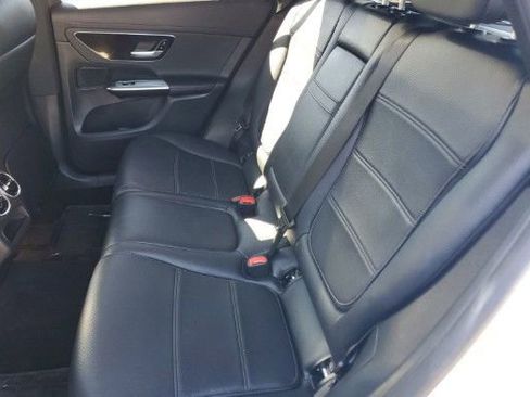 Used 2024 Mercedes-Benz GLC 300 image 7