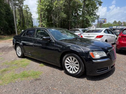 Used 2013 Chrysler 300 RWD image 3