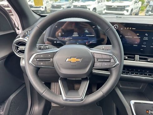 New 2026 Chevrolet Equinox LT w/ Convenience Package II FWD image 13