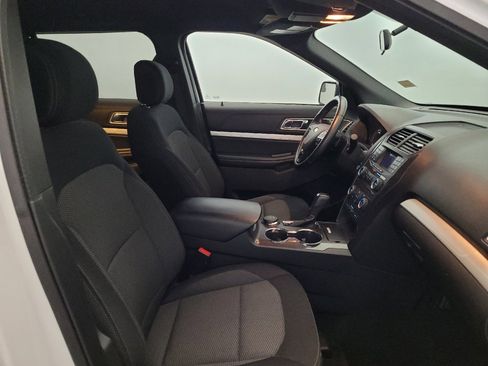 Used 2017 Ford Explorer XLT AWD/4WD image 21
