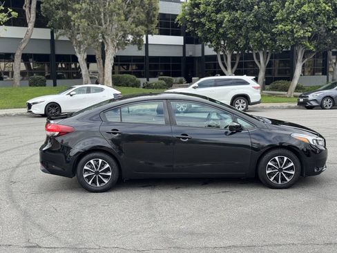 Used 2017 Kia Forte LX FWD image 6