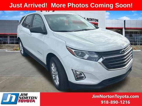 Used 2020 Chevrolet Equinox LS w/ LS Convenience Package image 1