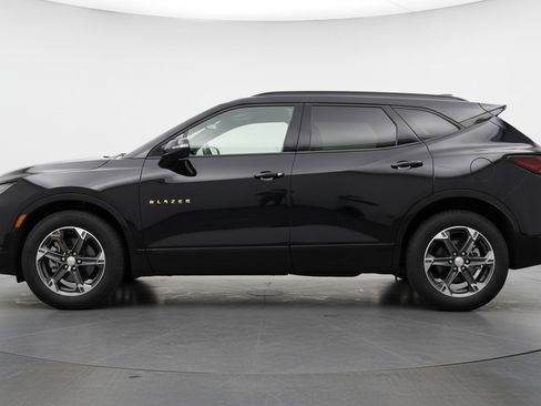 Used 2025 Chevrolet Blazer LT FWD image 5