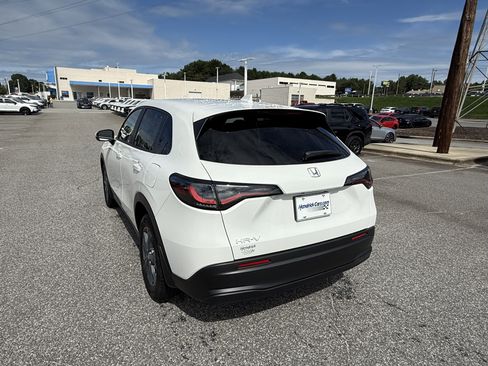 New 2026 Honda HR-V LX image 8