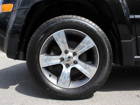 Used 2017 Jeep Patriot High Altitude AWD/4WD image 41