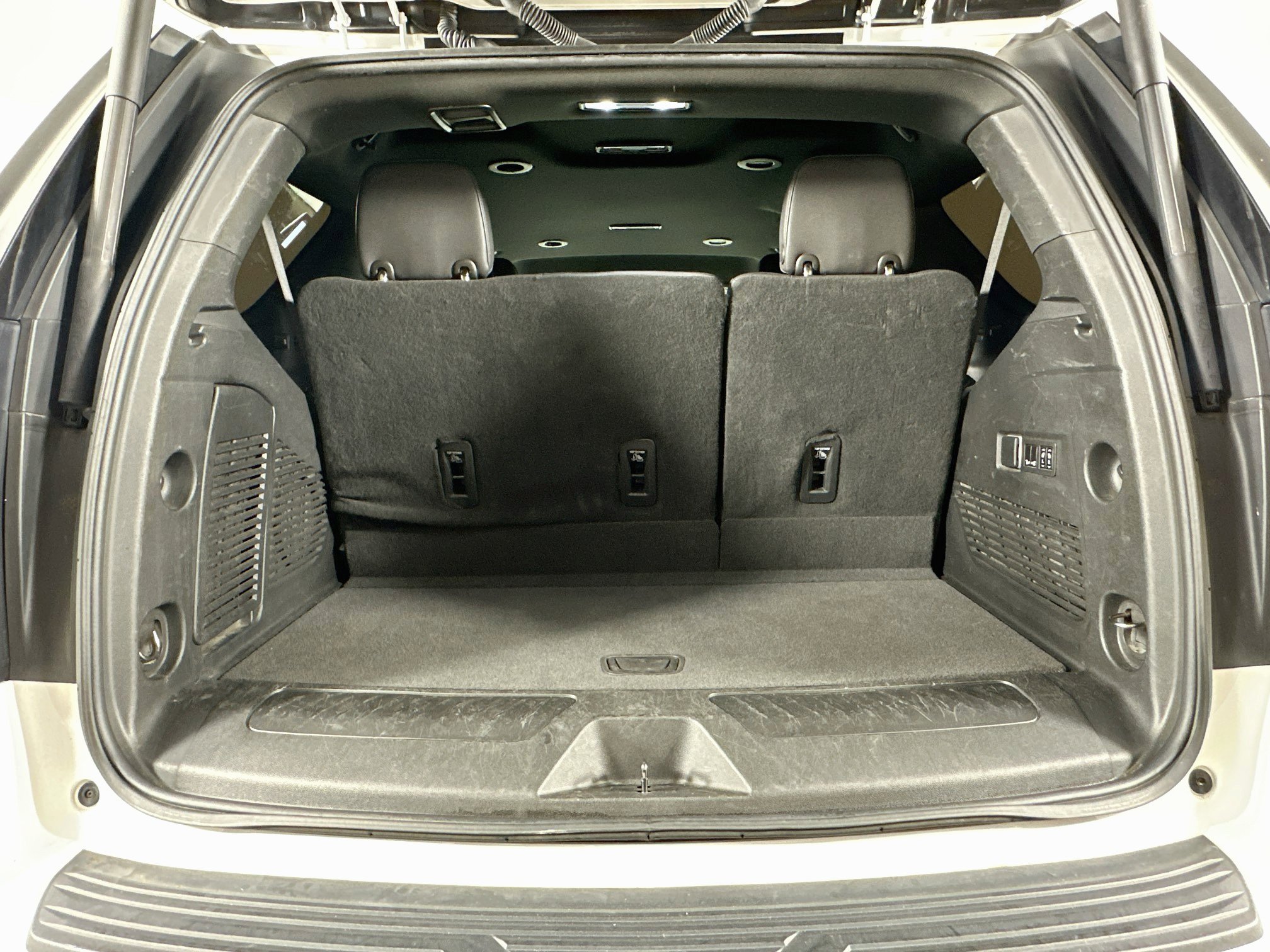 Used 2023 Chevrolet Tahoe LT w/ Luxury Package RWD image 30