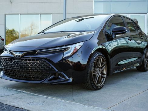 Used 2024 Toyota Corolla SE w/ SE Package image 6