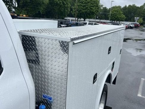 New 2025 Ford F450 XLT w/ XLT Value Package image 7