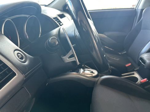 Used 2011 Mitsubishi Outlander SE image 33