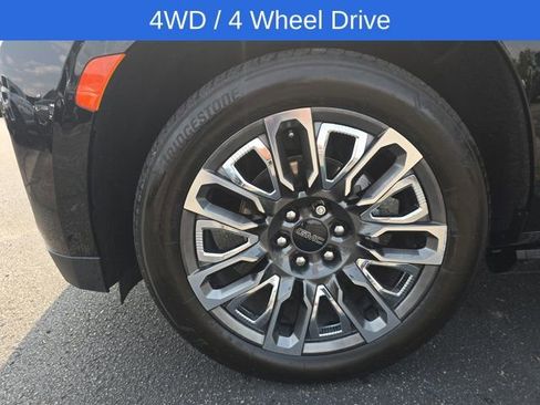 Used 2023 GMC Yukon Denali Ultimate AWD/4WD image 10