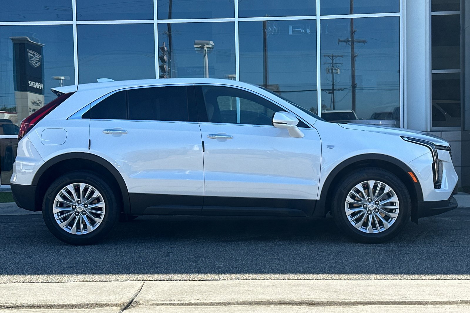 Used 2024 Cadillac XT4 Luxury FWD image 3