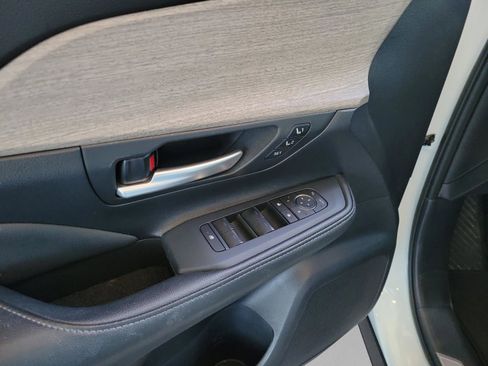 Certified 2025 Toyota Grand Highlander Limited image 22